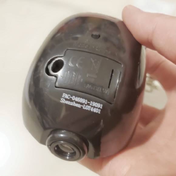 DISNEY PARKS HAUNTED MANSION HITCHHIKING KEYCHAIN - Picture 6 of 6